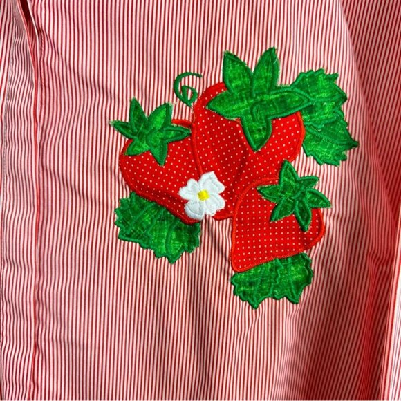 Isaac's Designs Women's Button Down Shirt Strawberry Appliquéd Size XL - Picture 3 of 10